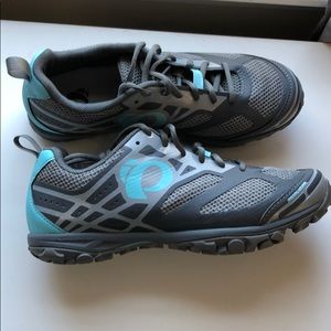 Pearl Izumi spin shoes, size 9.5 (EUR 42)